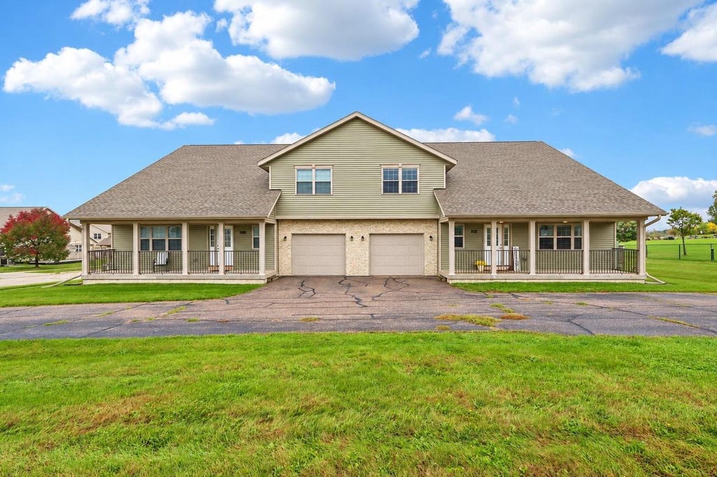 Photo of 212 Hometown AVENUE, Fall River, WI 53932 (MLS # 2033520)