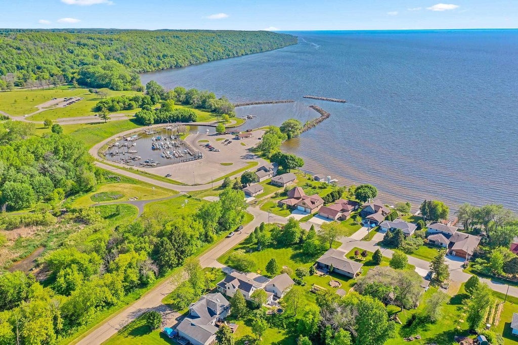 Photo of 7568 N Lower Cliff ROAD, Sherwood, WI 54169 (MLS # 50332958)