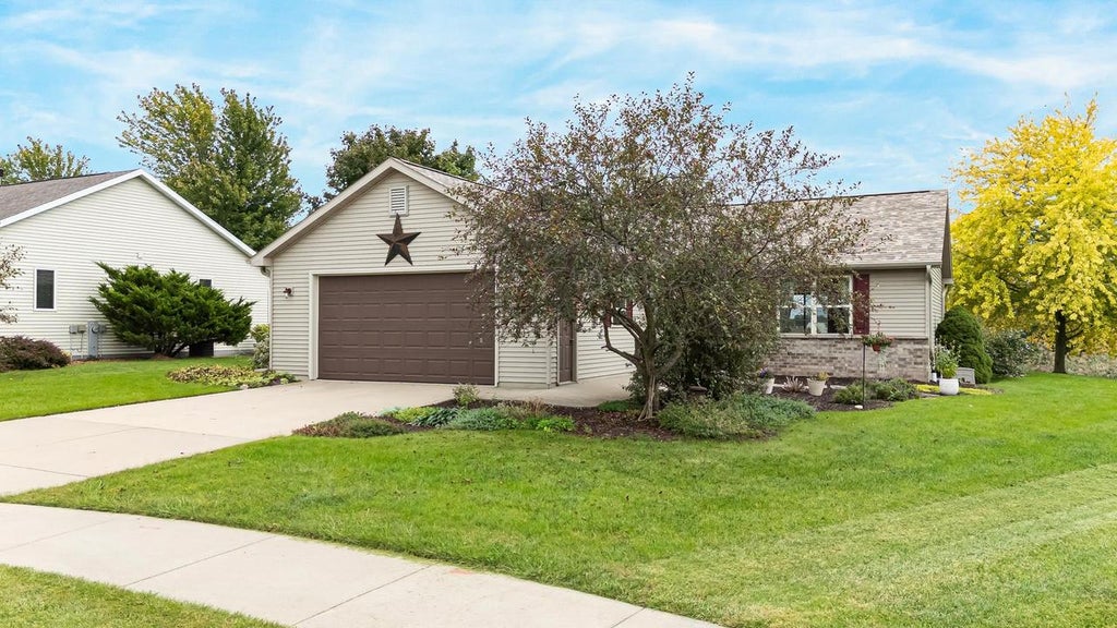 Photo of 2305 Hearthstone DRIVE, Kaukauna, WI 54130 (MLS # 50332694)