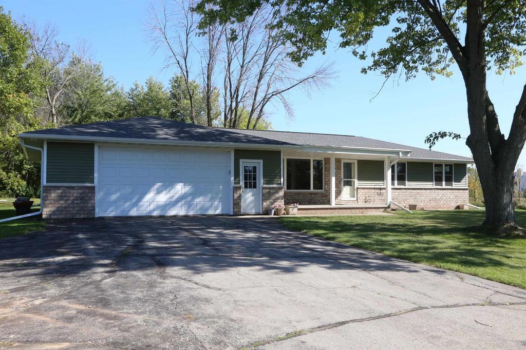 Photo of N2382 Maloney ROAD, Kaukauna, WI 54130 (MLS # 50316038)