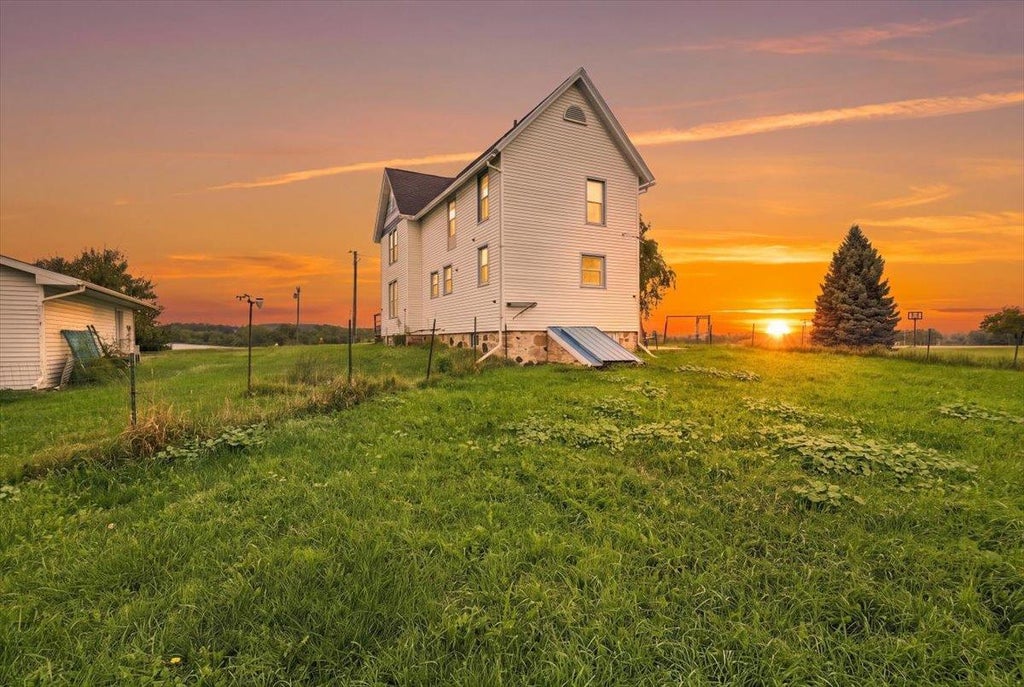 Photo of 596 Portland ROAD, Waterloo, WI 53594 (MLS # 2032128)