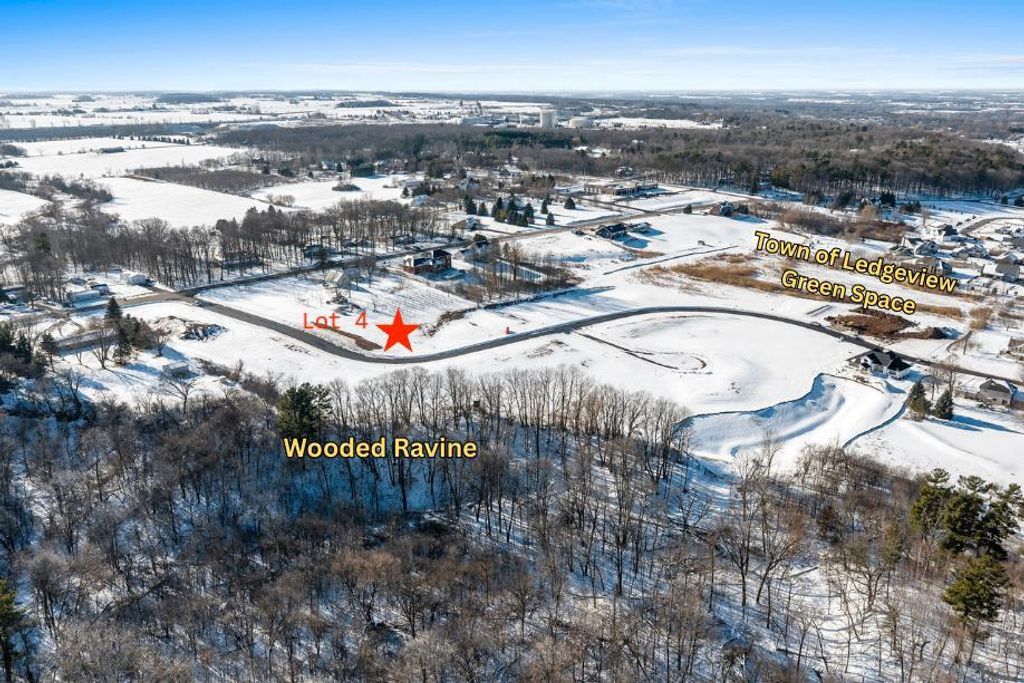 Photo of 4166 Half Crown, De Pere, WI 54115 (MLS # 50319336)