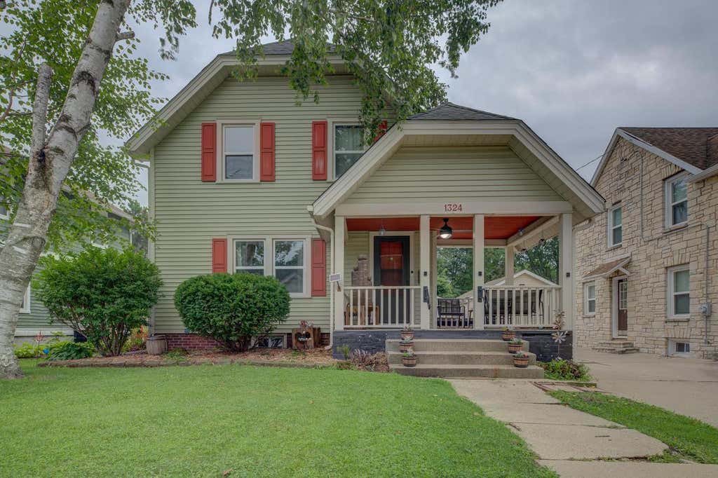 Photo of 1324 Ruger AVENUE, Janesville, WI 53545 (MLS # 2030320)
