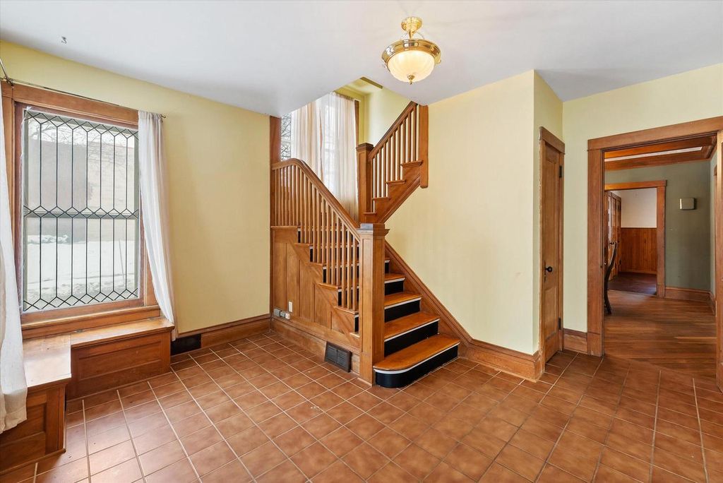 Photo of 527 N Hartwell AVENUE, Waukesha, WI 53186 (MLS # 1945292)