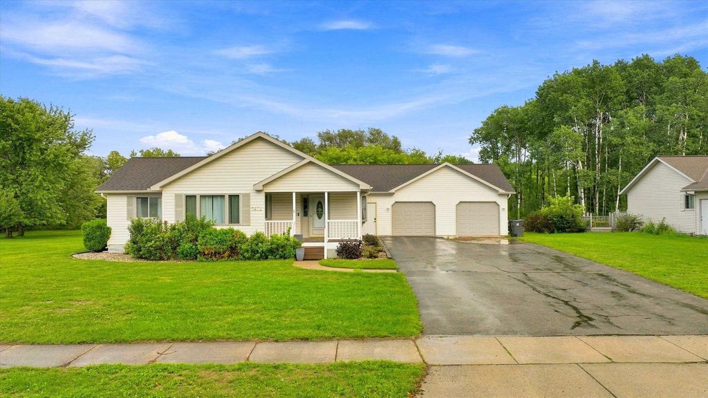 Photo of 1413 S Washington AVENUE, Marshfield, WI 54449 (MLS # 22604402)