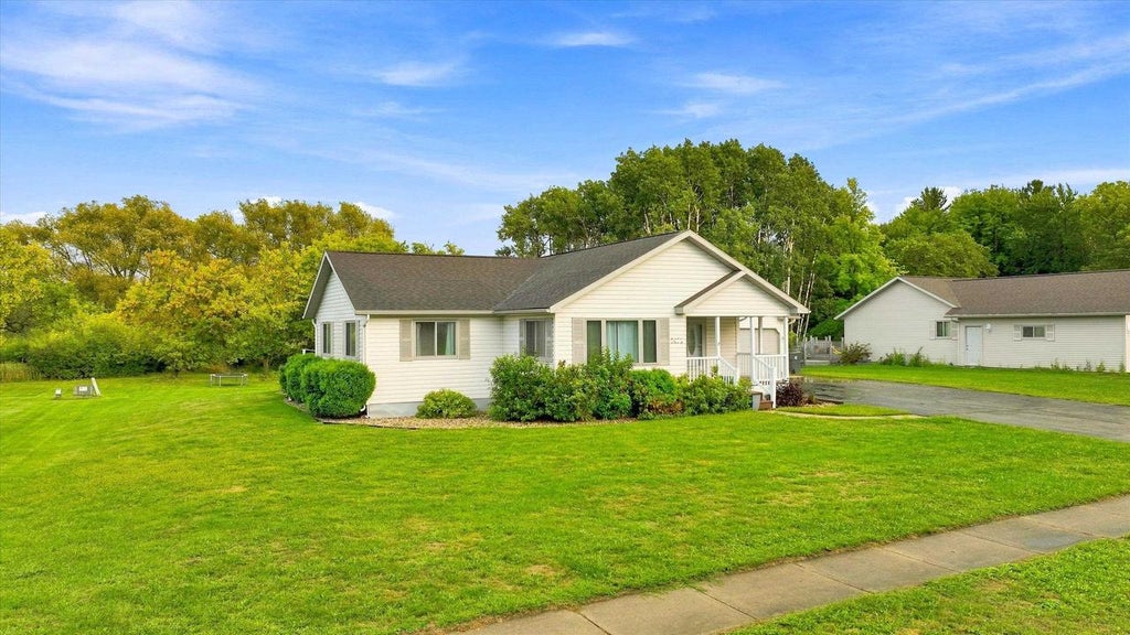 Photo of 1413 S Washington AVENUE, Marshfield, WI 54449 (MLS # 22604402)