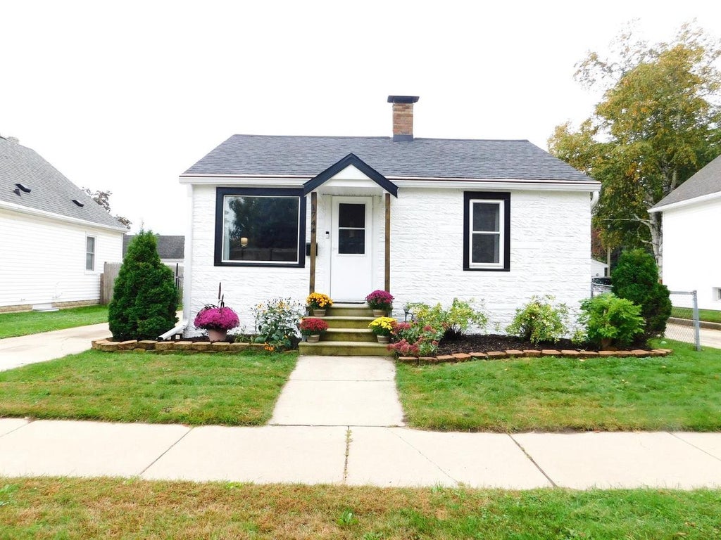 Photo of 1744 Eastman AVENUE, Green Bay, WI 54302 (MLS # 50333669)