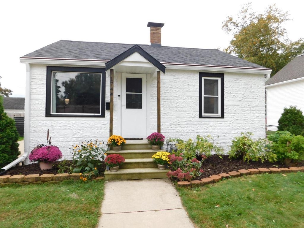 Photo of 1744 Eastman AVENUE, Green Bay, WI 54302 (MLS # 50333669)