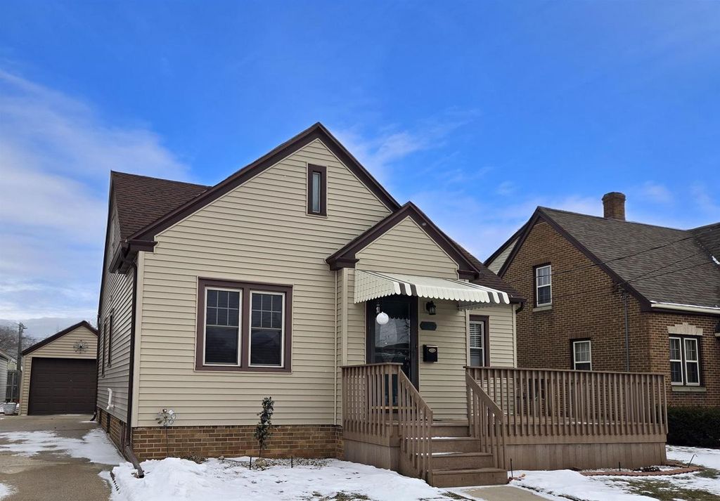 Photo of 1421 S 21st STREET, Manitowoc, WI 54220 (MLS # 50320635)