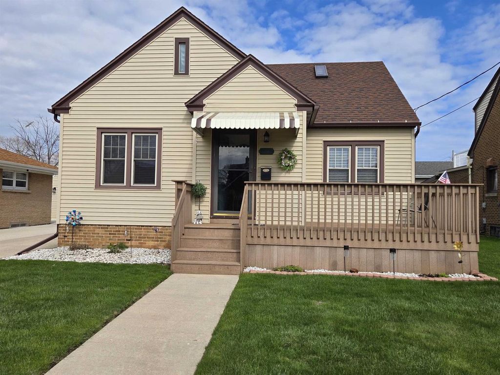 Photo of 1421 S 21st STREET, Manitowoc, WI 54220 (MLS # 50320635)