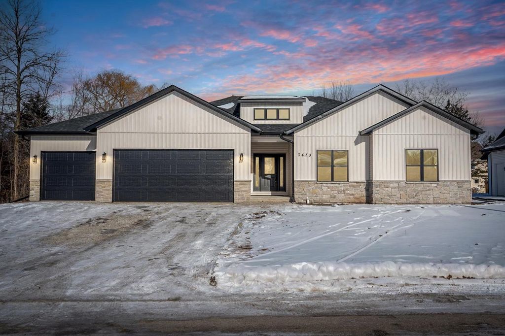 Photo of 3433 Paula STREET, Green Bay, WI 54311 (MLS # 50320617)