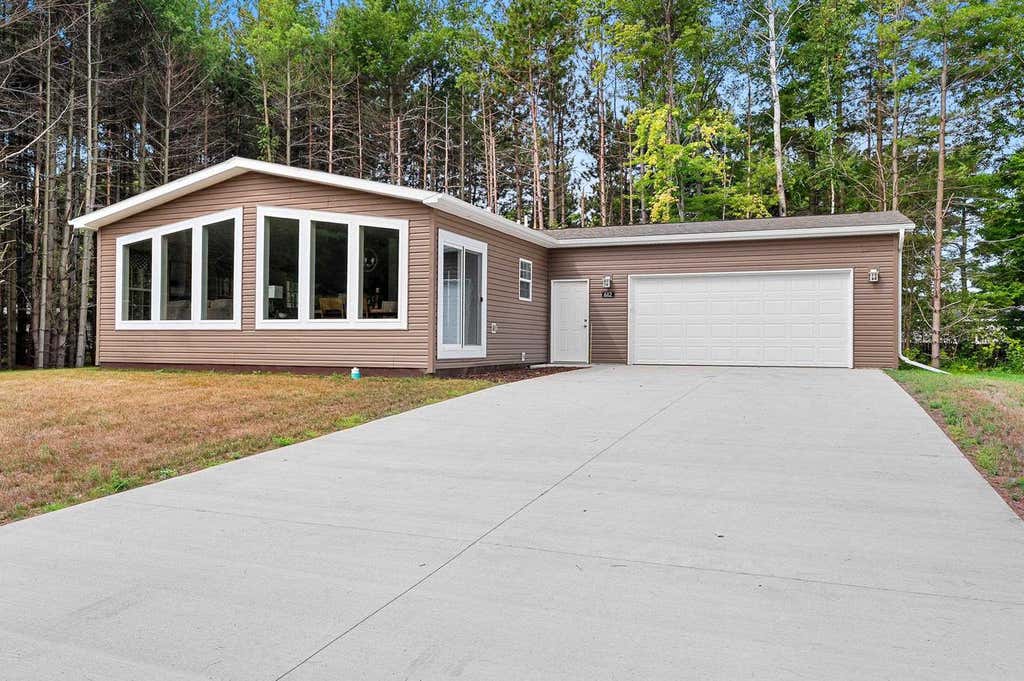 Photo of 612 Allied COURT, Oconto, WI 54153 (MLS # 50331308)