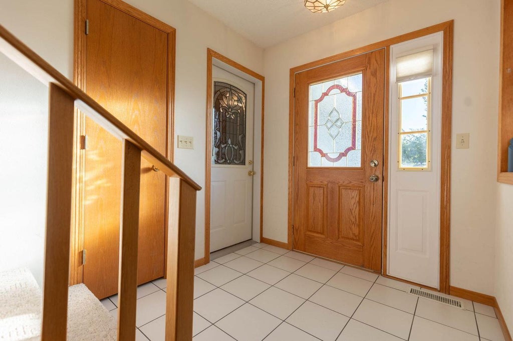 Photo of 919 Oak Ave N AVE N, Onalaska, WI 54650 (MLS # 1983739)