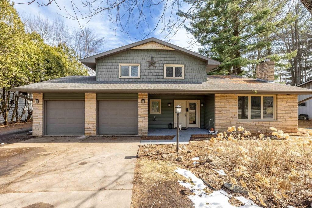 Photo of 2521 2nd Avenue South Ave, Wisconsin Rapids, WI 54495 (MLS # 22600778)