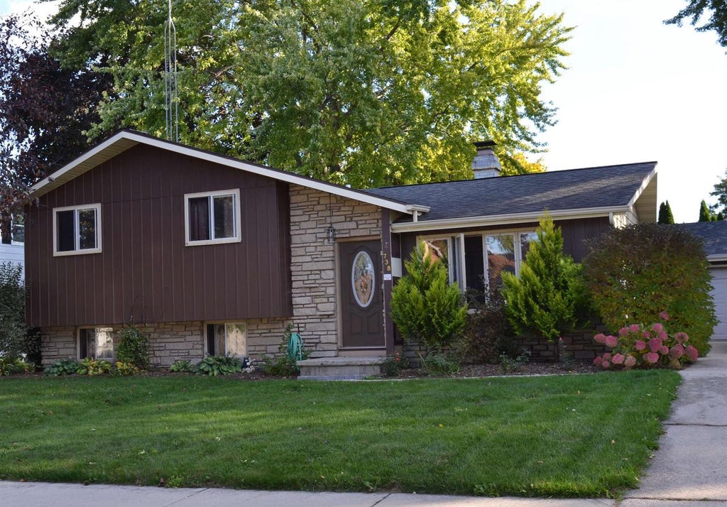 Photo of 738 McArthur STREET, Fond Du Lac, WI 54935 (MLS # 50334063)