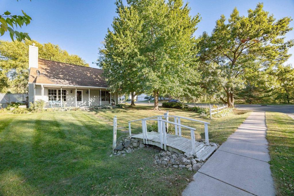 Photo of 1724 Barberry ROAD, Stoughton, WI 53589 (MLS # 2010086)