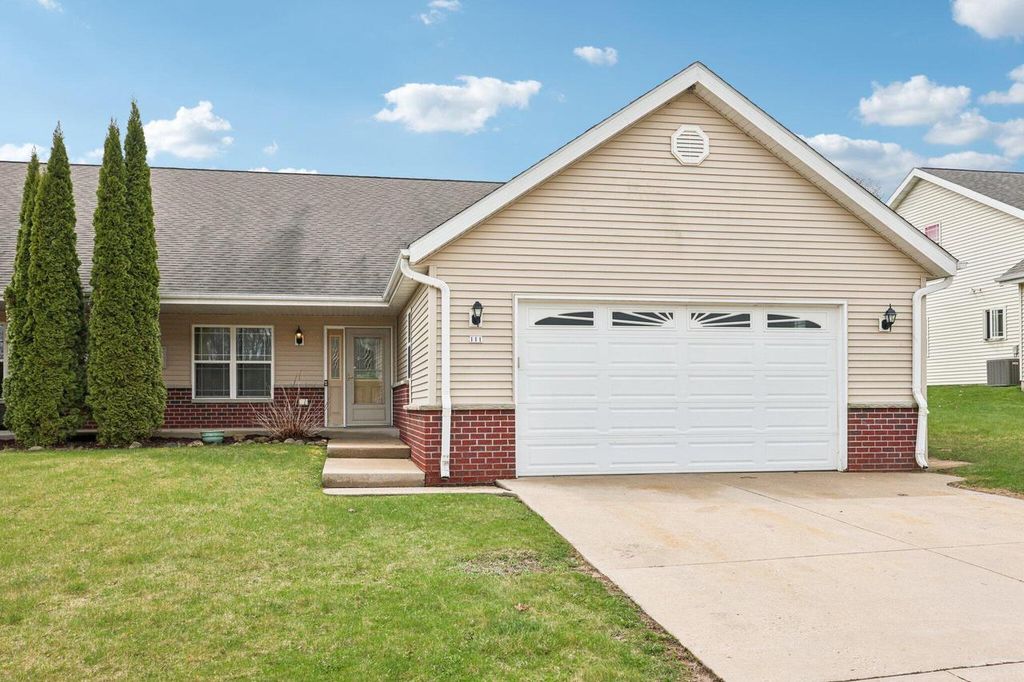 Photo of 111 Silver Fox DRIVE NORTH DRIVE N, Kewaskum, WI 53040 (MLS # 1957501)