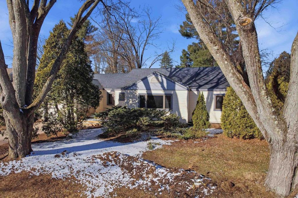 Photo of 908 Green AVENUE, Stevens Point, WI 54481 (MLS # 22601049)