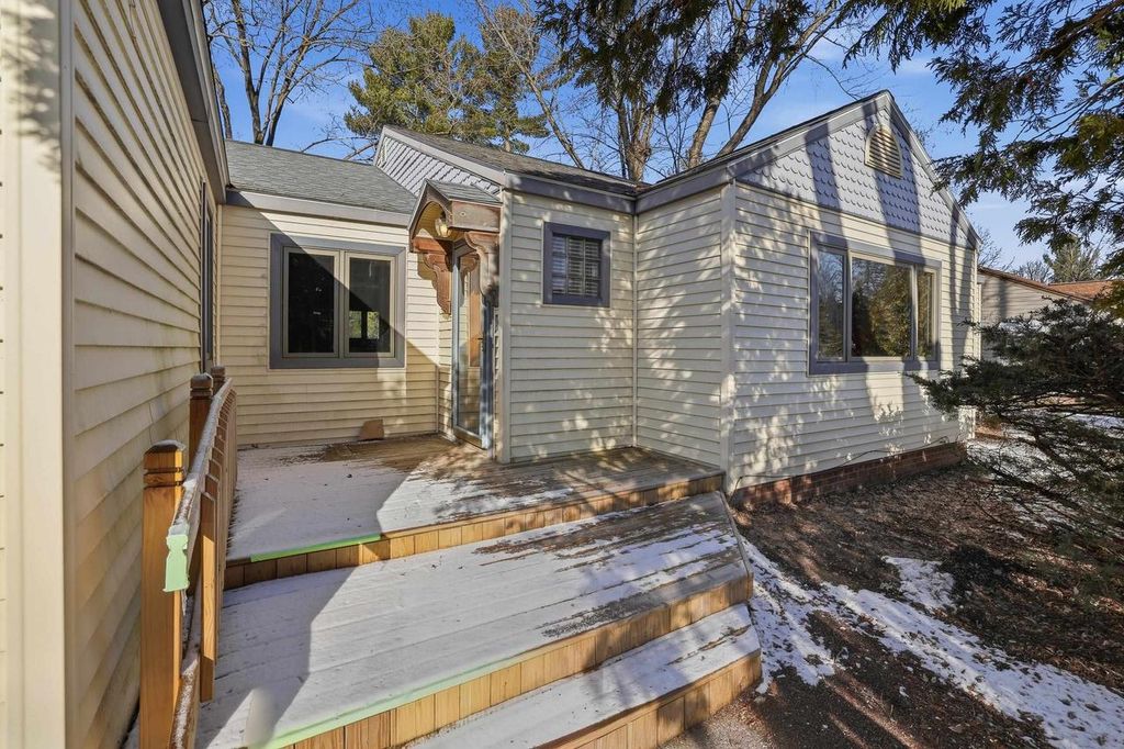 Photo of 908 Green AVENUE, Stevens Point, WI 54481 (MLS # 22601049)