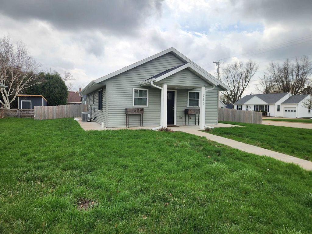 Photo of 285 Camp STREET, Platteville, WI 53818 (MLS # 2021145)