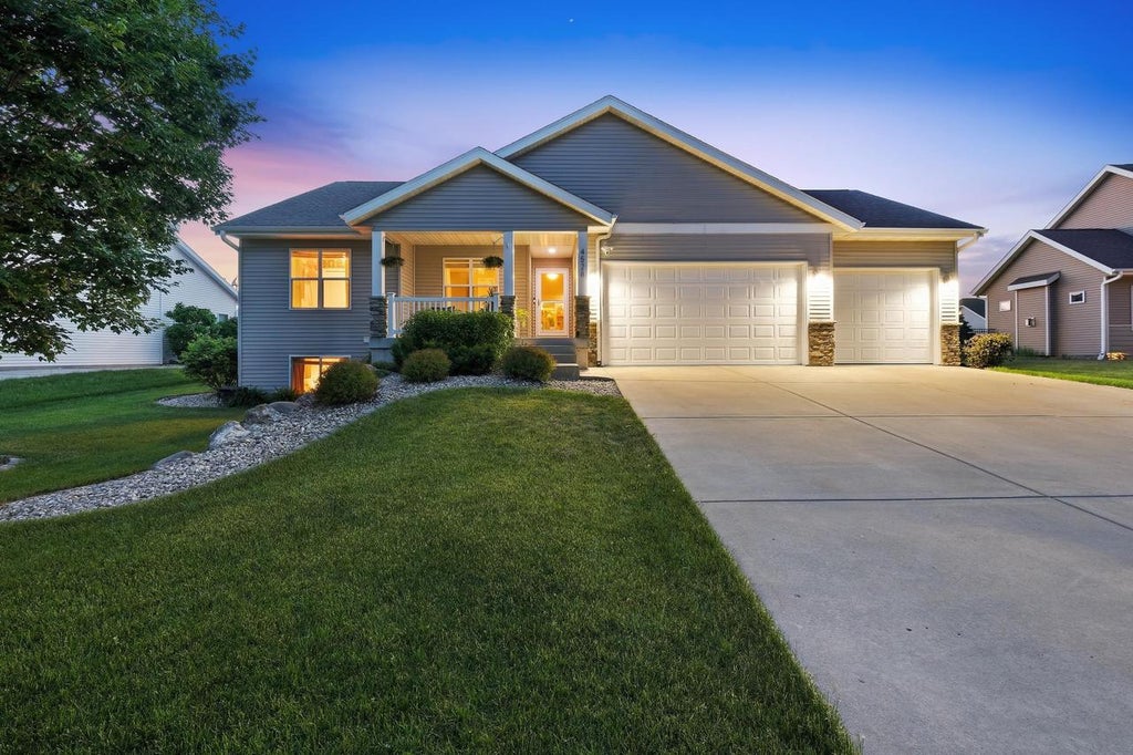 Photo of 4528 Scenic View ROAD, Windsor, WI 53598 (MLS # 2030069)