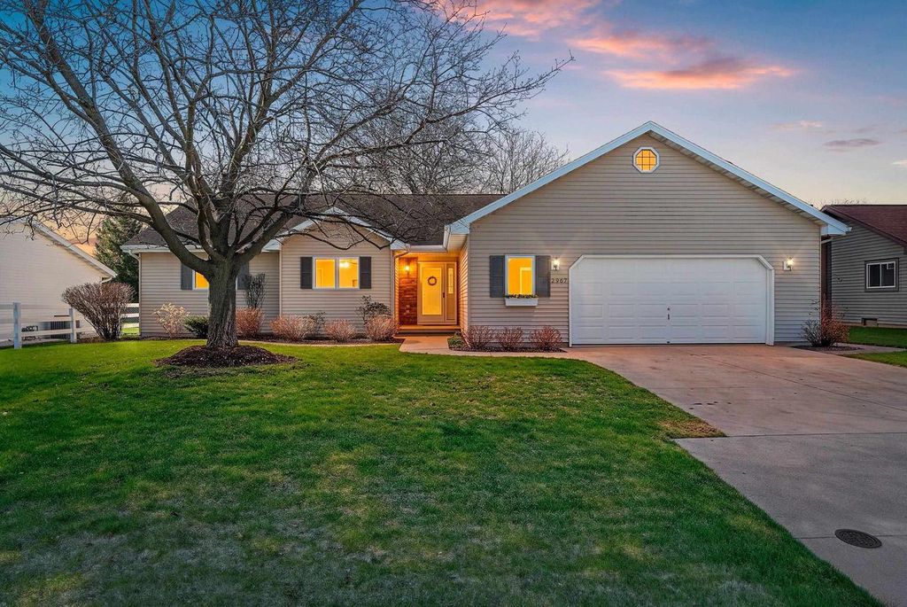 Photo of 2967 W Hiawatha DRIVE, Appleton, WI 54914 (MLS # 50324024)