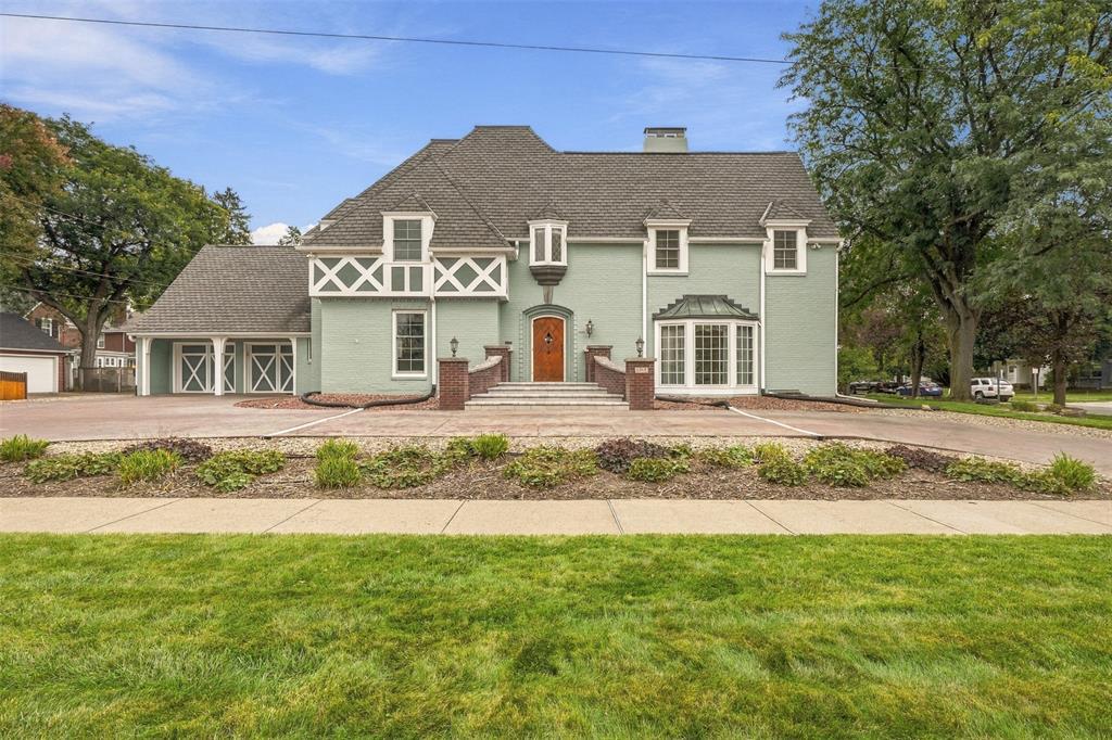 Photo of 1615 Park AVENUE, Eau Claire, WI 54701 (MLS # 1605569)