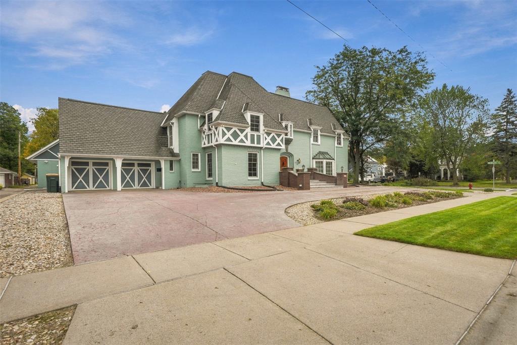 Photo of 1615 Park AVENUE, Eau Claire, WI 54701 (MLS # 1605569)