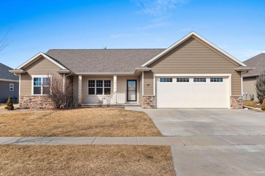 Photo of 517 Pebblestone CIRCLE, Hobart, WI 54155 (MLS # 50322010)