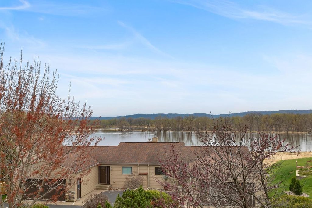 Photo of 3354 East AVENUE SOUTH AVENUE S, La Crosse, WI 54601 (MLS # 1958499)