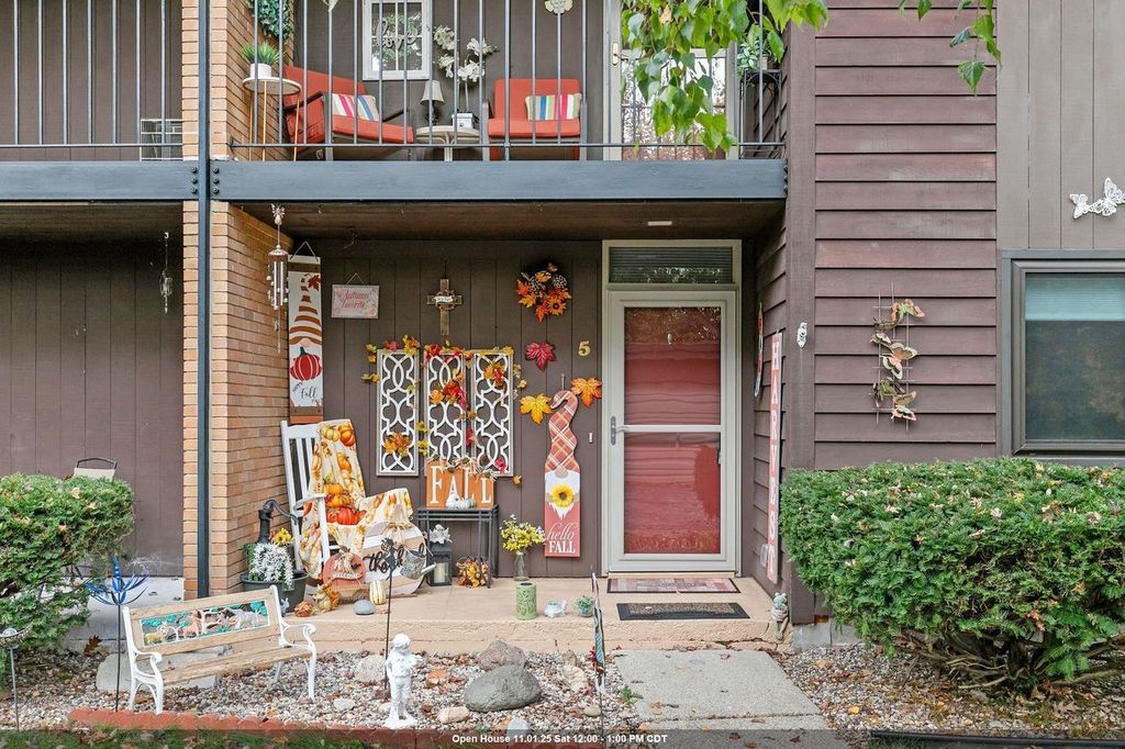 Photo of 1809 Alcan DRIVE #5, Menasha, WI 54952 (MLS # 50317335)