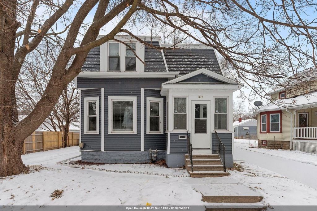 Photo of 219 W 16th AVENUE, Oshkosh, WI 54902 (MLS # 50320805)