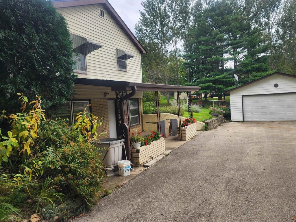 Photo of 515 N Hickory STREET, Platteville, WI 53818 (MLS # 2033532)