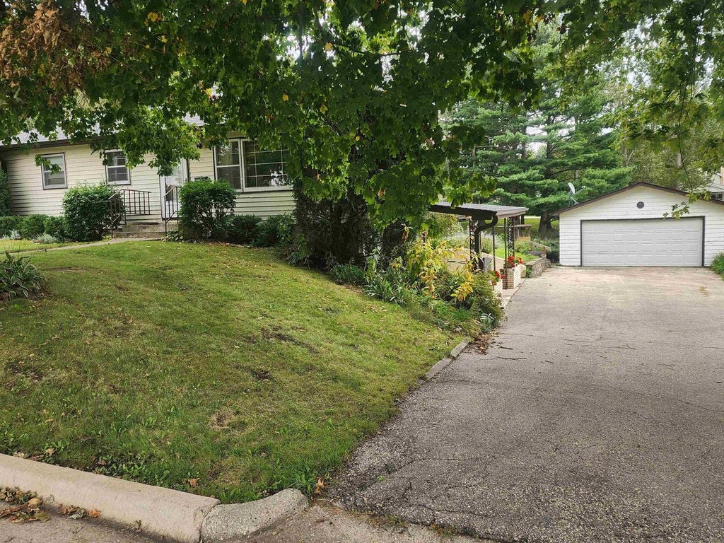 Photo of 515 N Hickory STREET, Platteville, WI 53818 (MLS # 2033532)