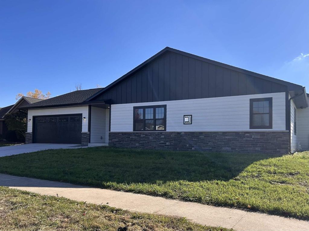 Photo of 4000 Boulder DRIVE, Janesville, WI 53546 (MLS # 2022780)