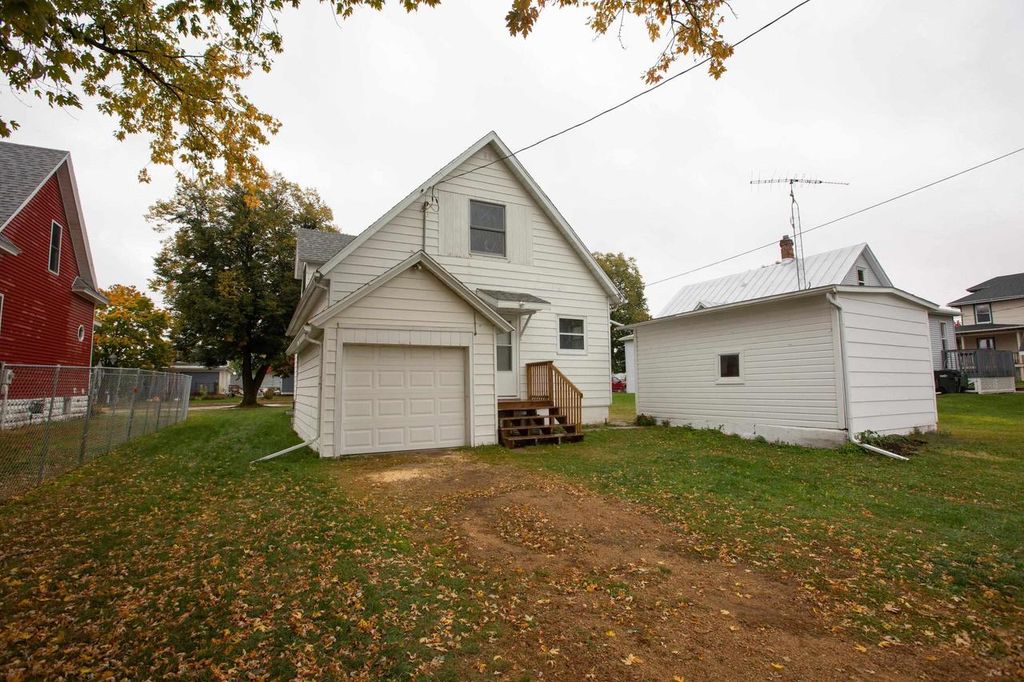 Photo of N65W38124 Woodlake DRIVE, Oconomowoc, WI 53066 (MLS # 1945098)