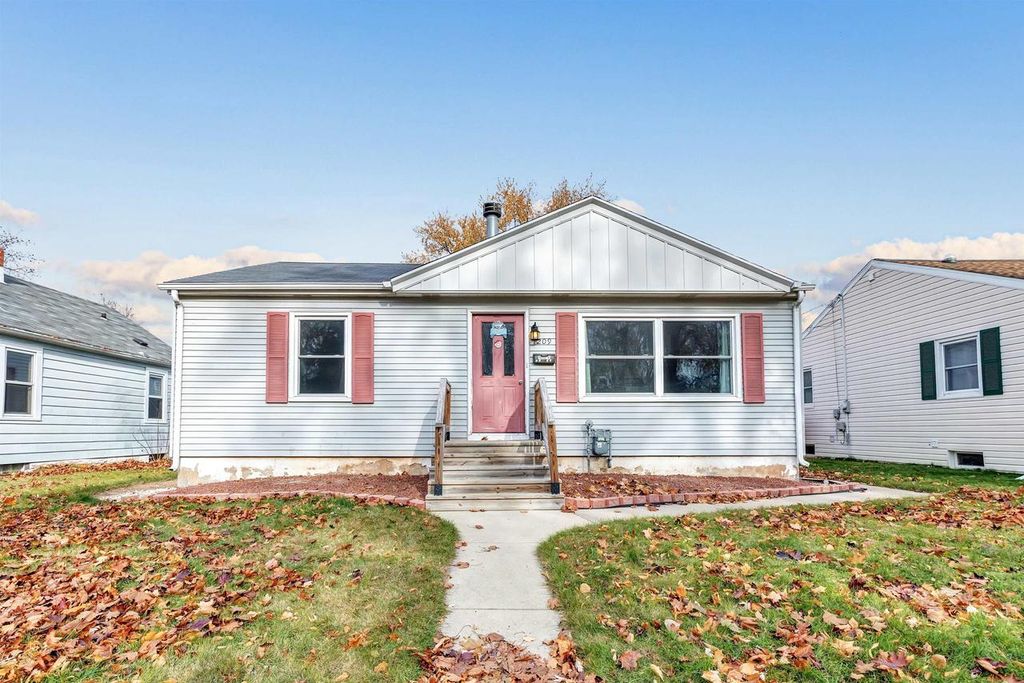 Photo of 1209 Weise STREET, Green Bay, WI 54302 (MLS # 50318495)