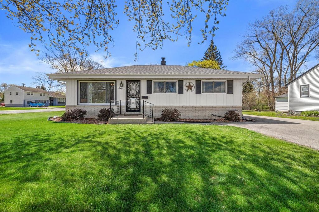 Photo of 2849 Arrowhead STREET, Racine, WI 53402 (MLS # 1960147)