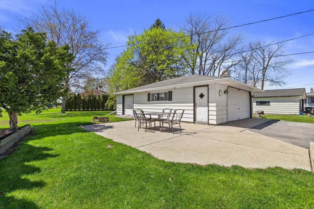 Photo of 2849 Arrowhead STREET, Racine, WI 53402 (MLS # 1960147)