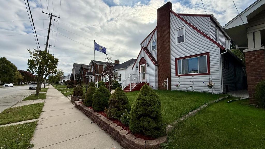 Photo of 3821 Kinzie AVENUE, Racine, WI 53405 (MLS # 1939397)