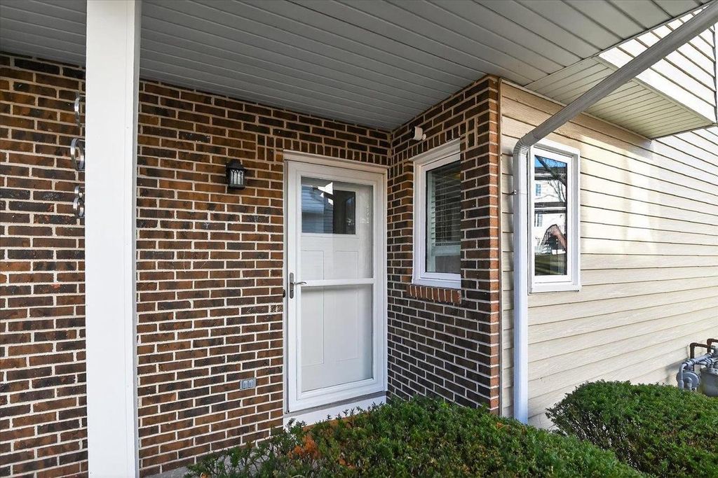 Photo of 308 Castle Oaks CROSSING, Waunakee, WI 53597 (MLS # 2018161)