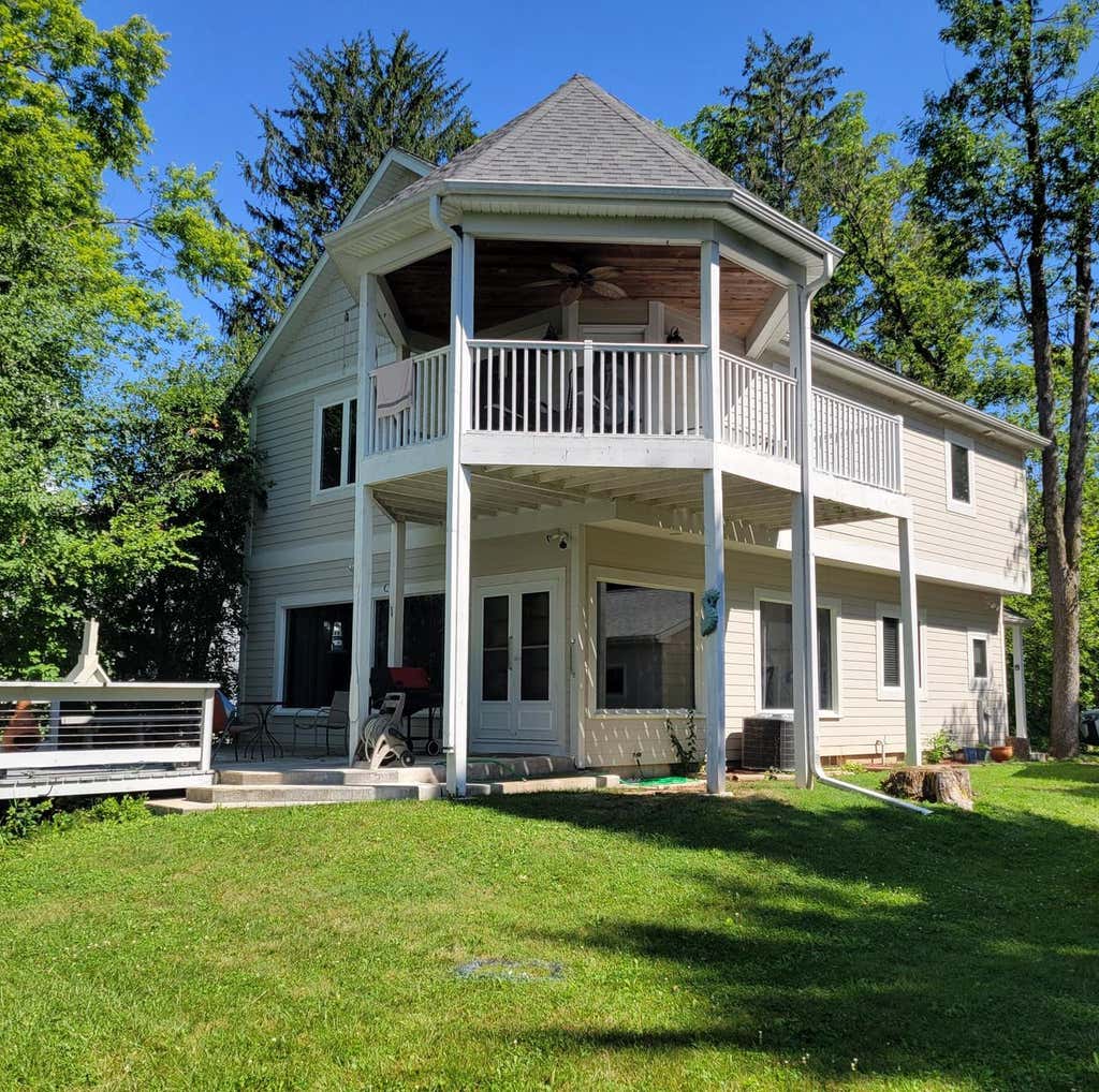 Photo of 12659 N East Shoreland DRIVE, Mequon, WI 53092 (MLS # 1976552)