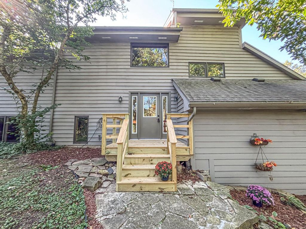 Photo of W7844 Crestview DRIVE, Whitewater, WI 53190 (MLS # 1937648)