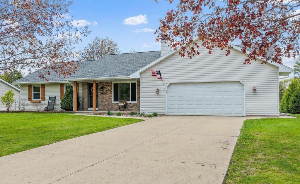 Photo of 2067 Elvira WAY, Green Bay, WI 54313 (MLS # 50325505)