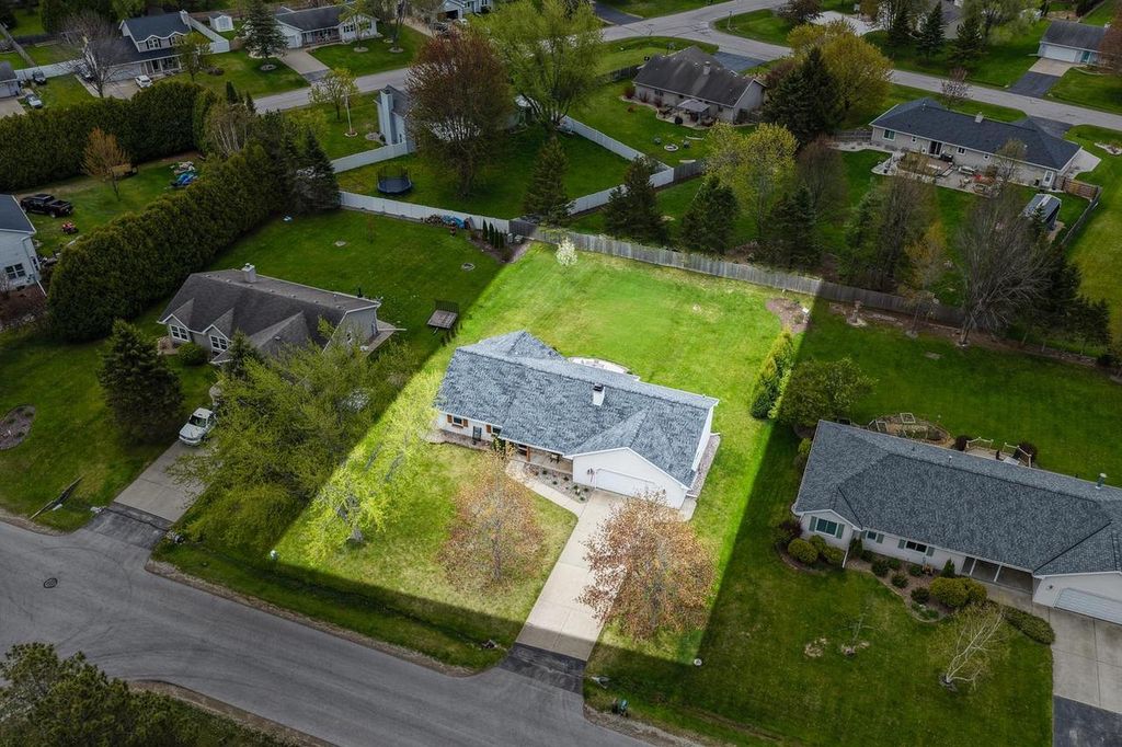 Photo of 2067 Elvira WAY, Green Bay, WI 54313 (MLS # 50325505)
