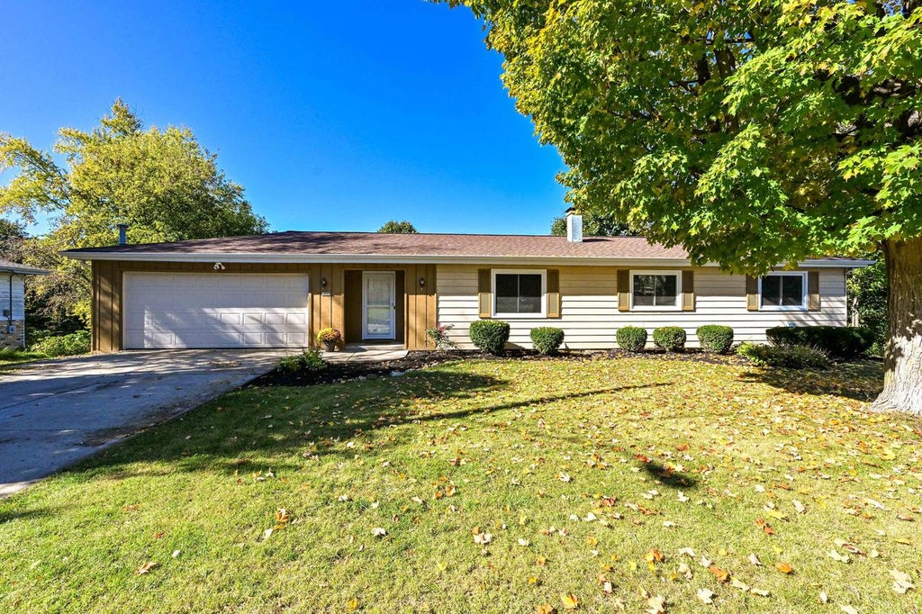 Photo of 1455 16th AVENUE, Grafton, WI 53024 (MLS # 1985356)