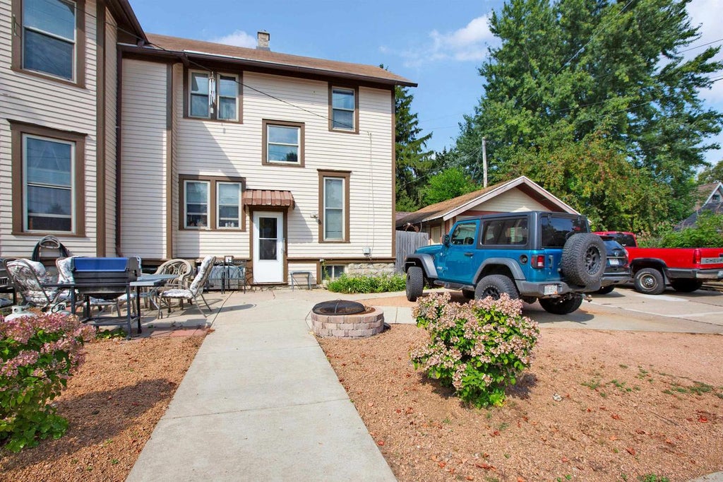 Photo of 330 E Irving AVENUE, Oshkosh, WI 54901 (MLS # 50332073)