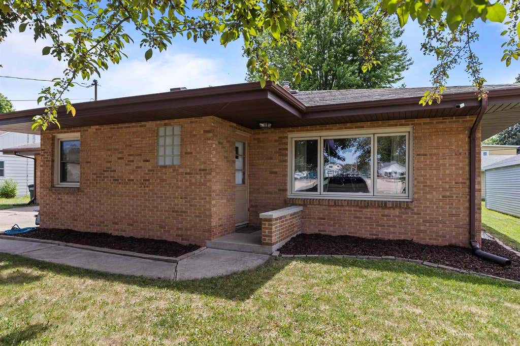 Photo of 1125 Coolidge AVENUE, Oshkosh, WI 54902 (MLS # 50326929)