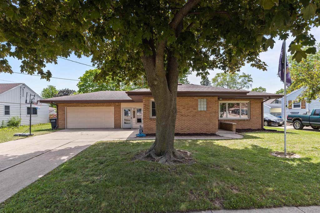 Photo of 1125 Coolidge AVENUE, Oshkosh, WI 54902 (MLS # 50326929)