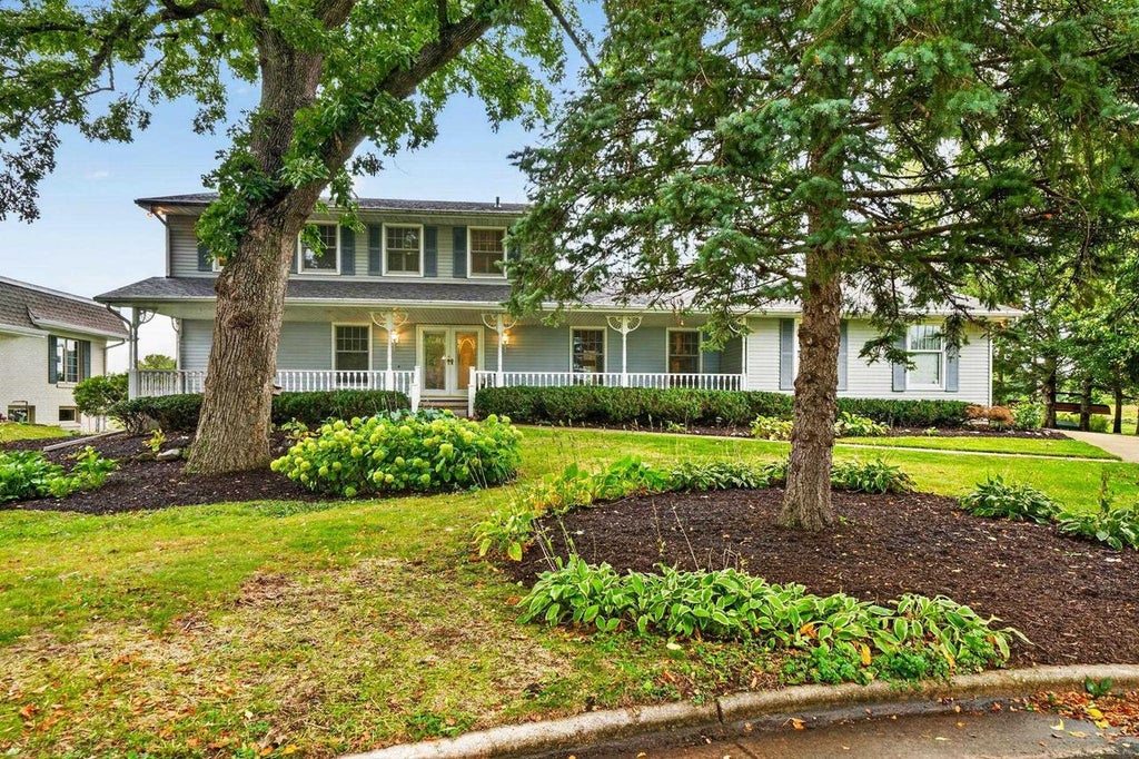 Photo of 1542 Comanche GLEN, Madison, WI 53704 (MLS # 2032280)